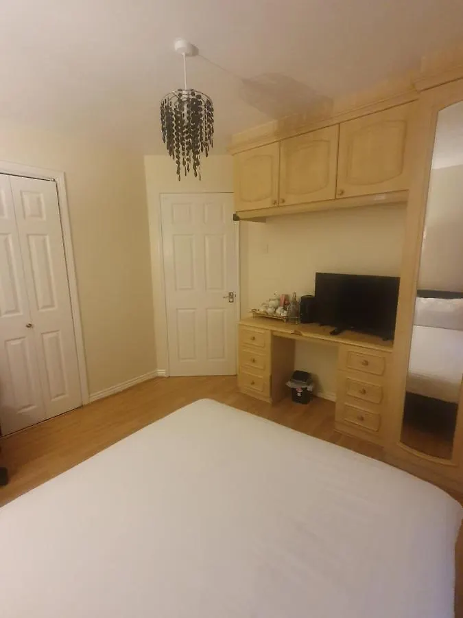 Double Size And Single Room In Barking Barking  Homestay