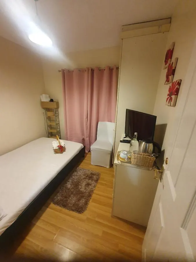 Homestay Double Size And Single Room In Barking Barking  United Kingdom